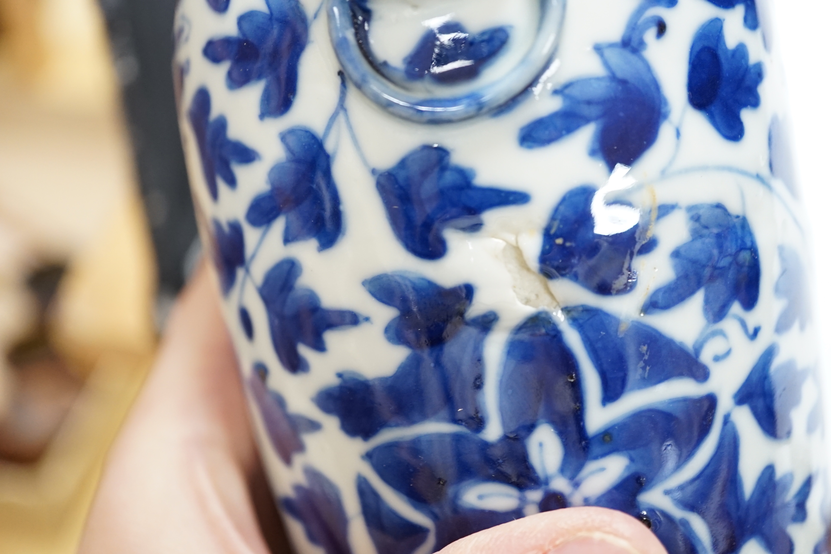 Two Chinese blue and white vases, tallest 20.5cm high